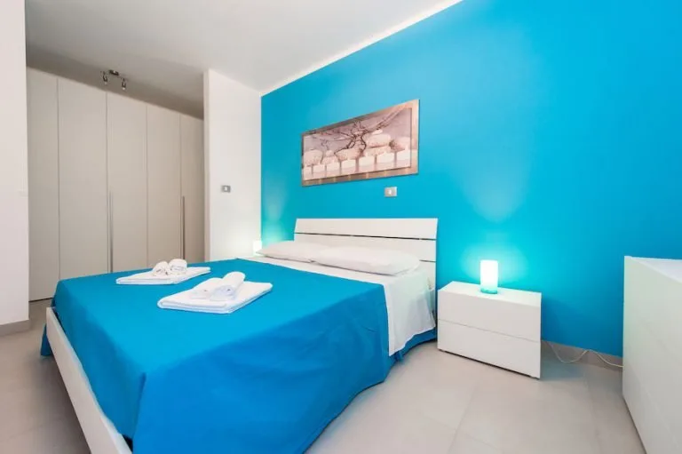 Ground floor apartment turquoise bedroom