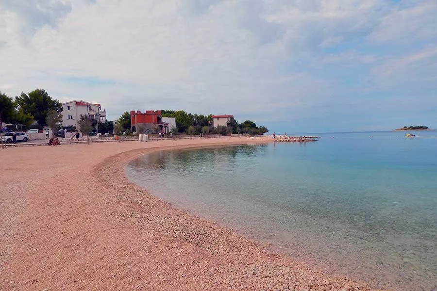 Plaża Ložica pusta pod koniec lata